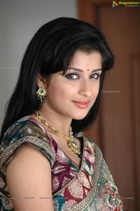 Madhhurima in Saree