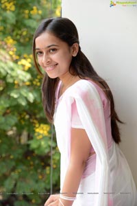 Manasara Heroine Sri Divya