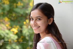 Manasara Heroine Sri Divya