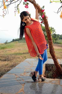 Cute Indian Actress Niti Taylor