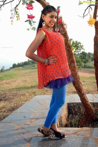 Cute Indian Actress Niti Taylor