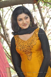 Oviya Helen in Moodar Koodam