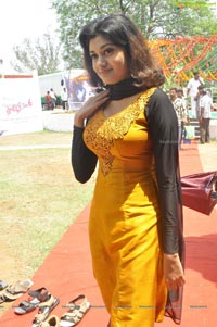 Oviya Helen in Moodar Koodam