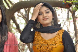 Oviya Helen in Moodar Koodam