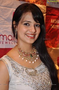 Saloni at Manepally Jewellers