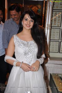 Saloni at Manepally Jewellers