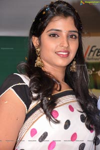 Telugu TV Anchor Syamala in Saree