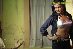 Veena Malik Hot Rangeela Photos