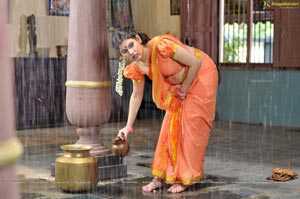 Archana Hot in Kamalatho Naa Prayanam