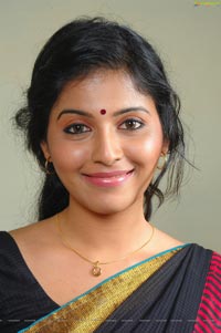 Heroine Anjali in SVSC