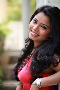 Telugu Heroine Naveena Jackson