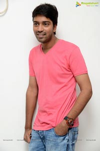 Allari Naresh in T-Shirt