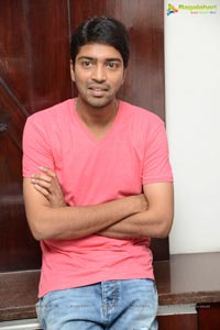 Allari Naresh in T-Shirt