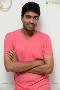 Allari Naresh in T-Shirt