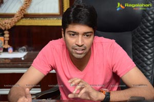 Allari Naresh in T-Shirt