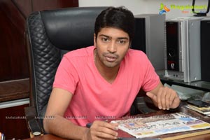 Allari Naresh in T-Shirt