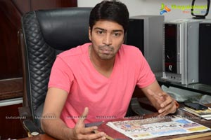 Allari Naresh in T-Shirt