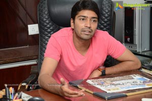 Allari Naresh in T-Shirt