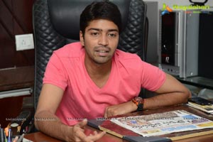 Allari Naresh in T-Shirt