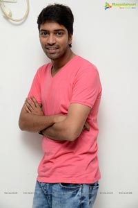 Allari Naresh in T-Shirt