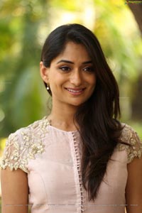 Sandhya Raju High Definition Photos