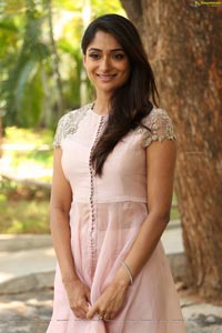 Sandhya Raju High Definition Photos