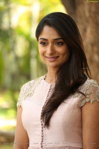 Sandhya Raju High Definition Photos