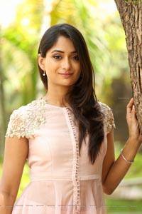 Sandhya Raju High Definition Photos