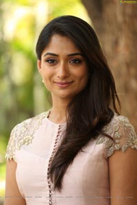 Sandhya Raju High Definition Photos