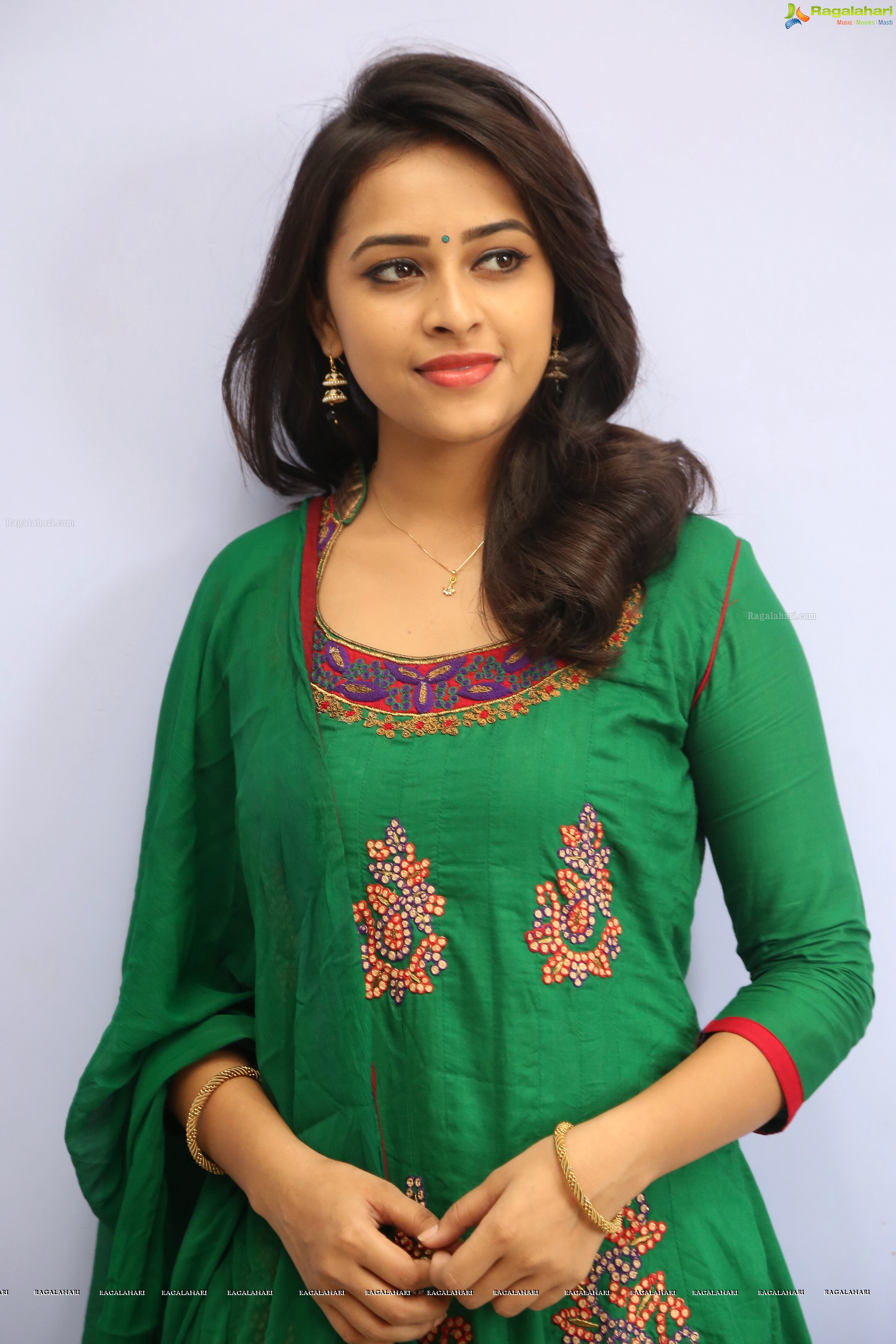 Sri Divya - HD Gallery