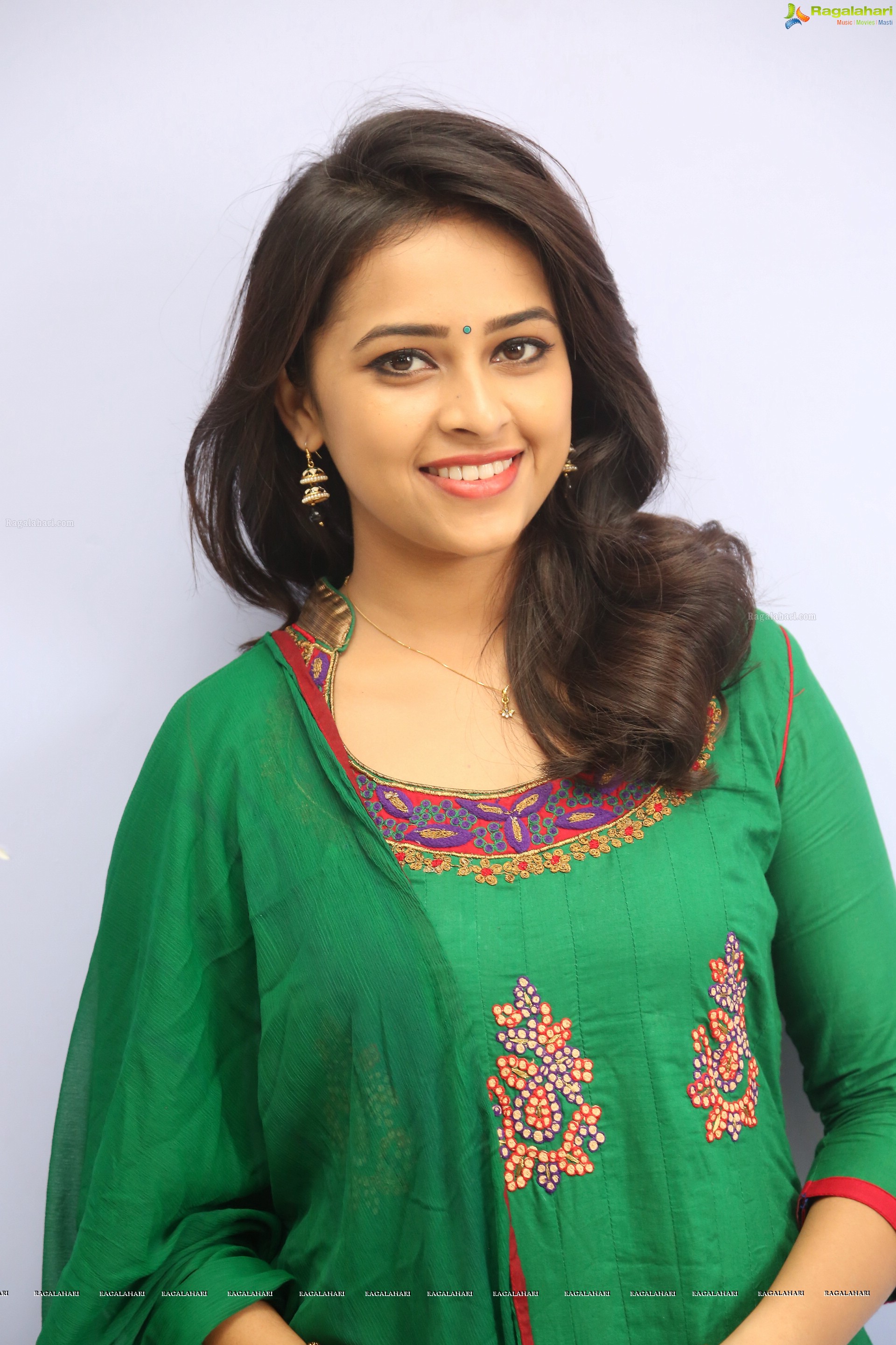 Sri Divya - HD Gallery