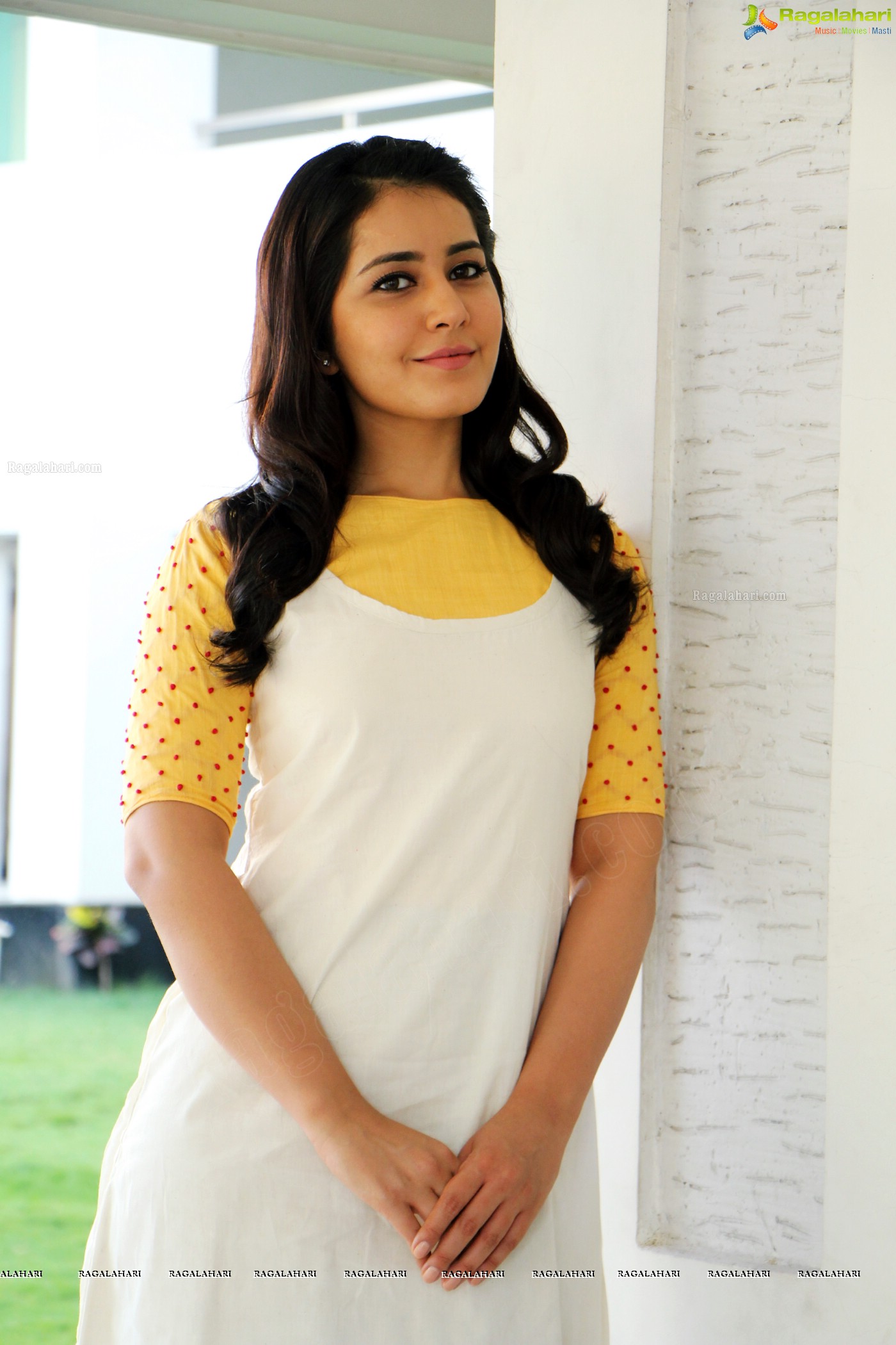 Raashi Khanna High Resolution Photos