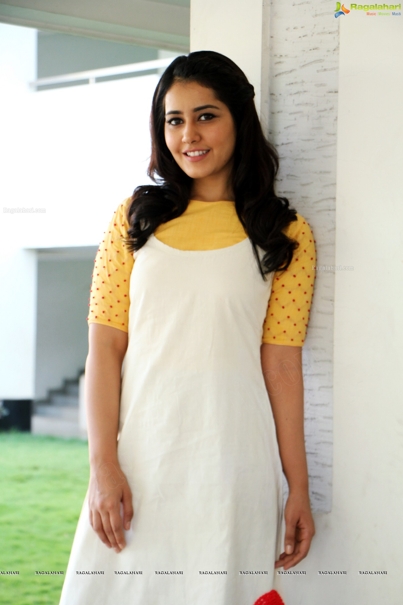 Raashi Khanna High Resolution Photos