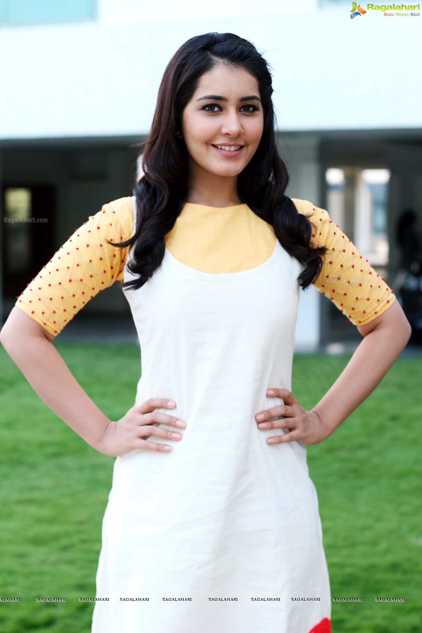 Raashi Khanna High Resolution Photos