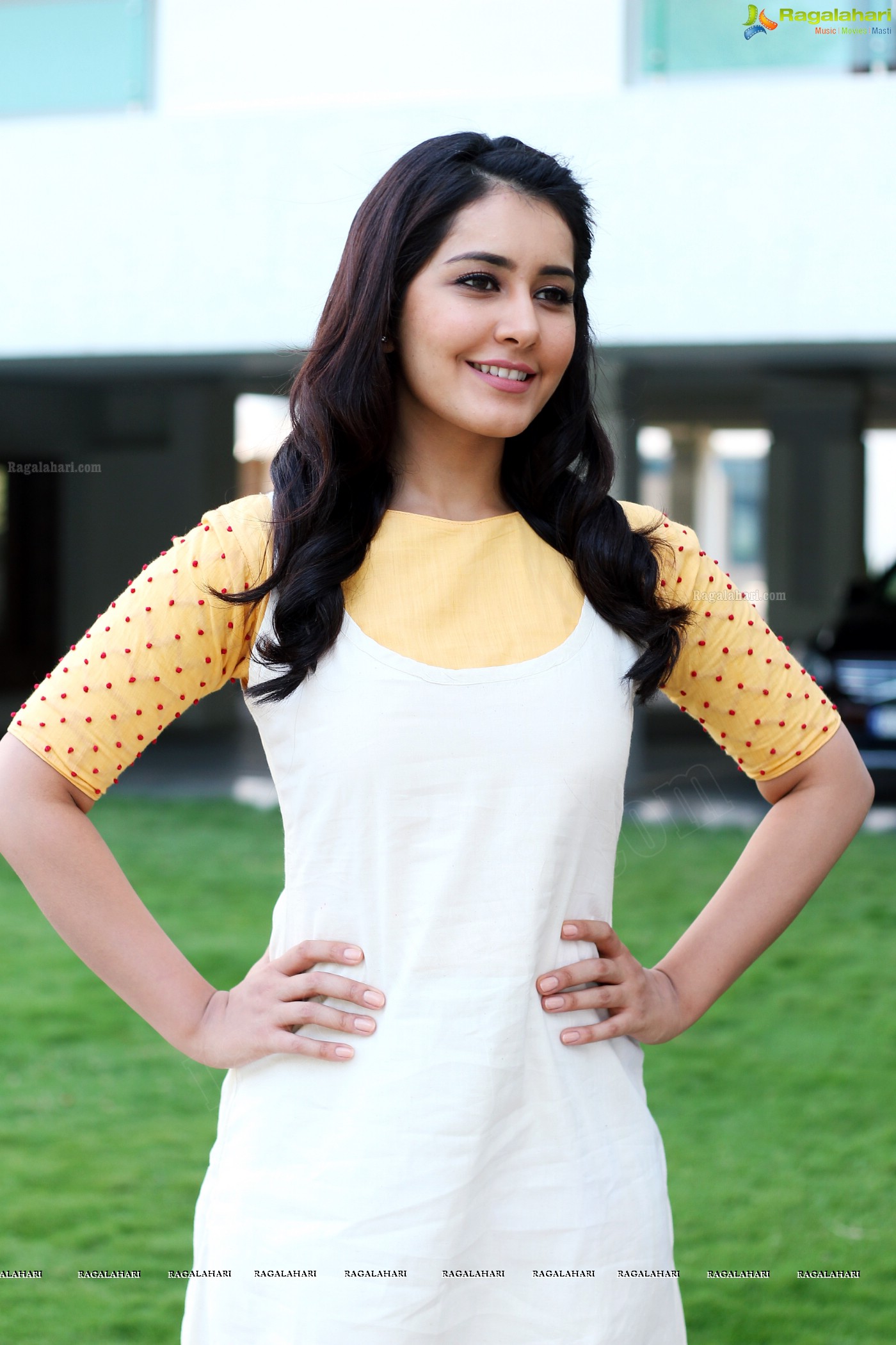 Raashi Khanna High Resolution Photos