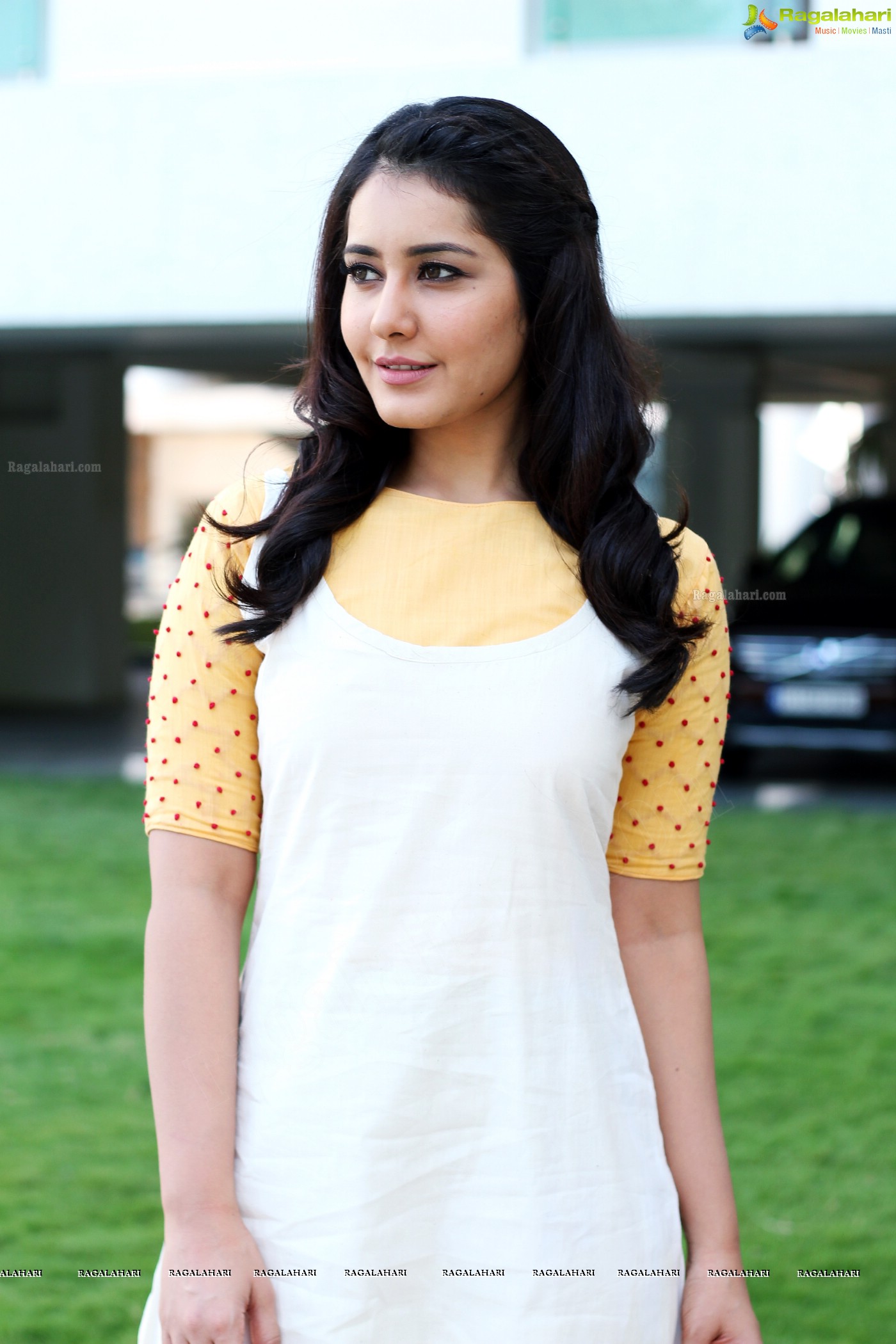 Raashi Khanna High Resolution Photos