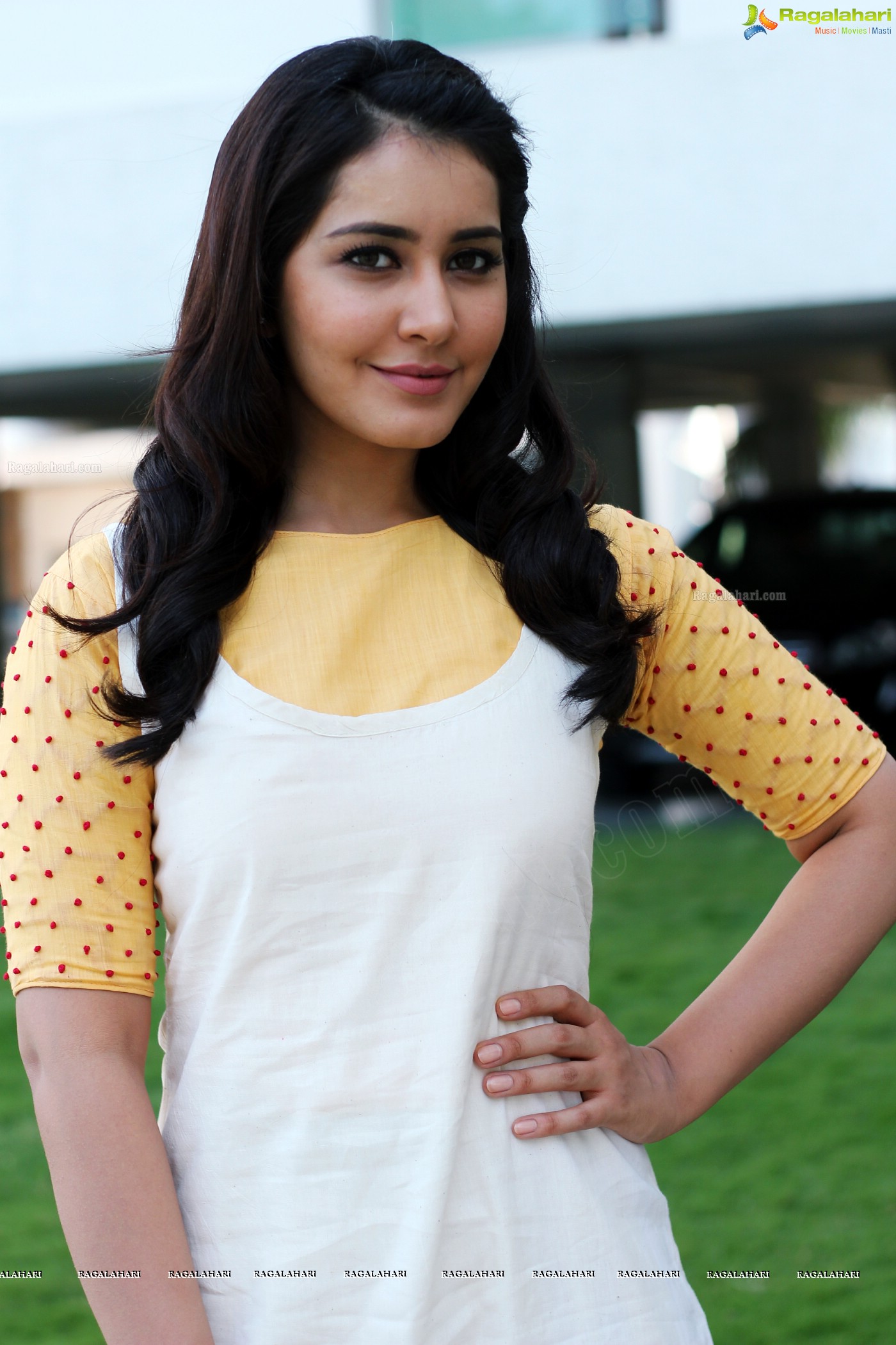 Raashi Khanna High Resolution Photos