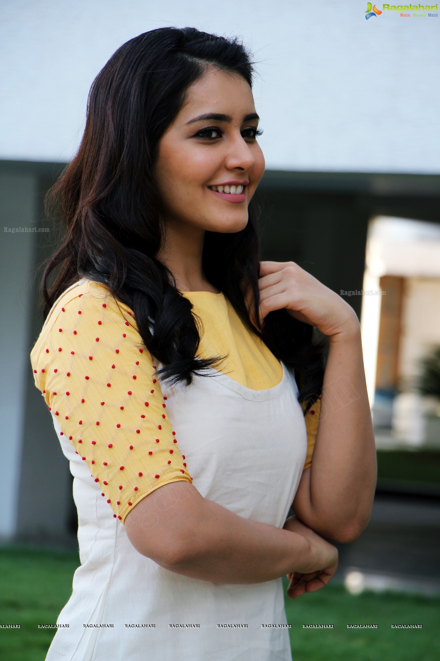 Raashi Khanna High Resolution Photos