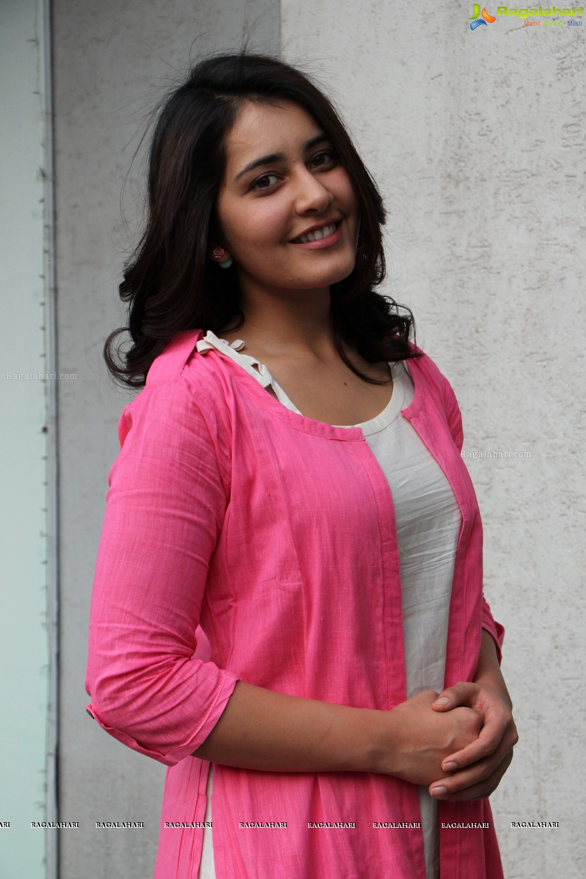 Cute and Beautiful Raashi Khanna in Pink Dress Pics