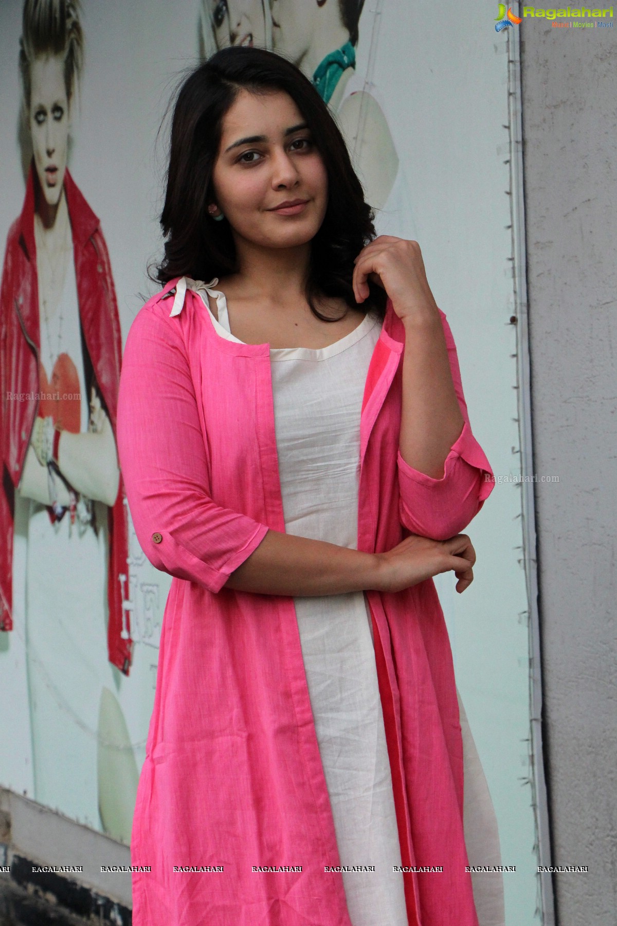 Cute and Beautiful Raashi Khanna in Pink Dress Pics