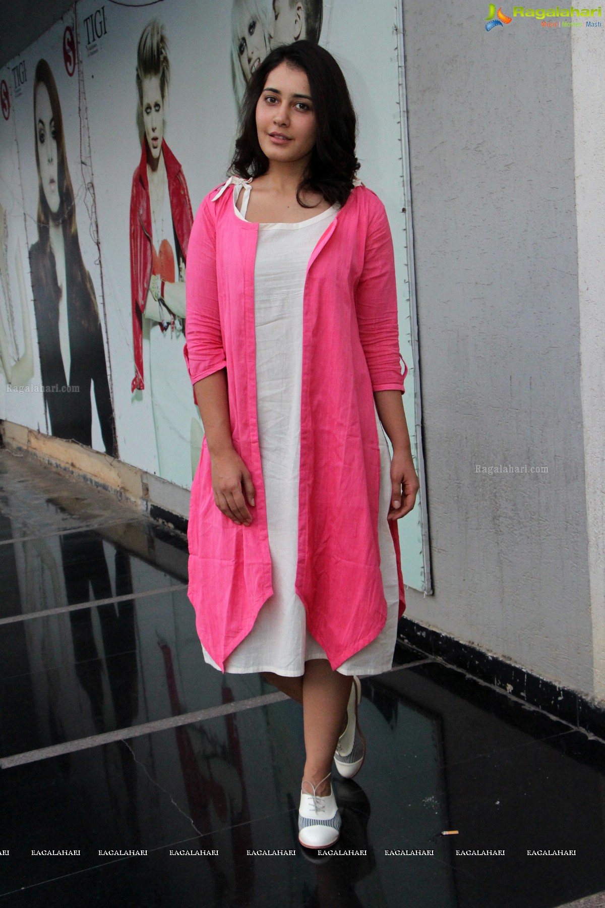 Cute and Beautiful Raashi Khanna in Pink Dress Pics