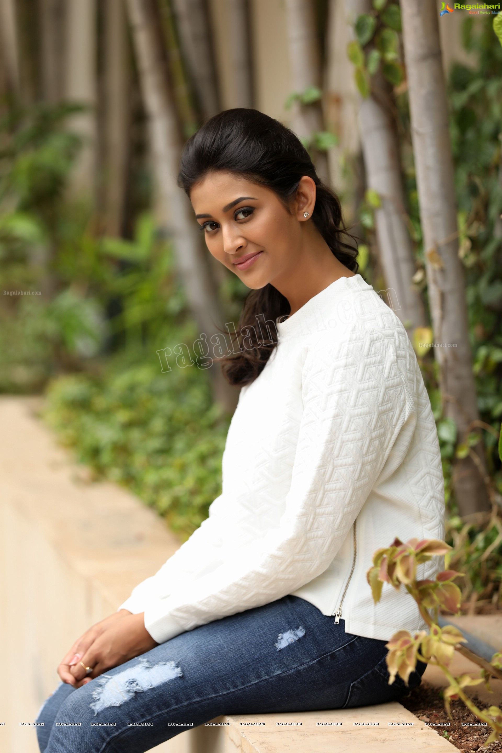 Pooja Jhaveri (Exclusive) (High Definition)