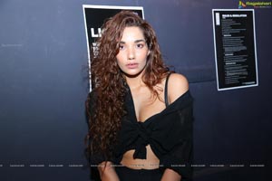 Model Aditi