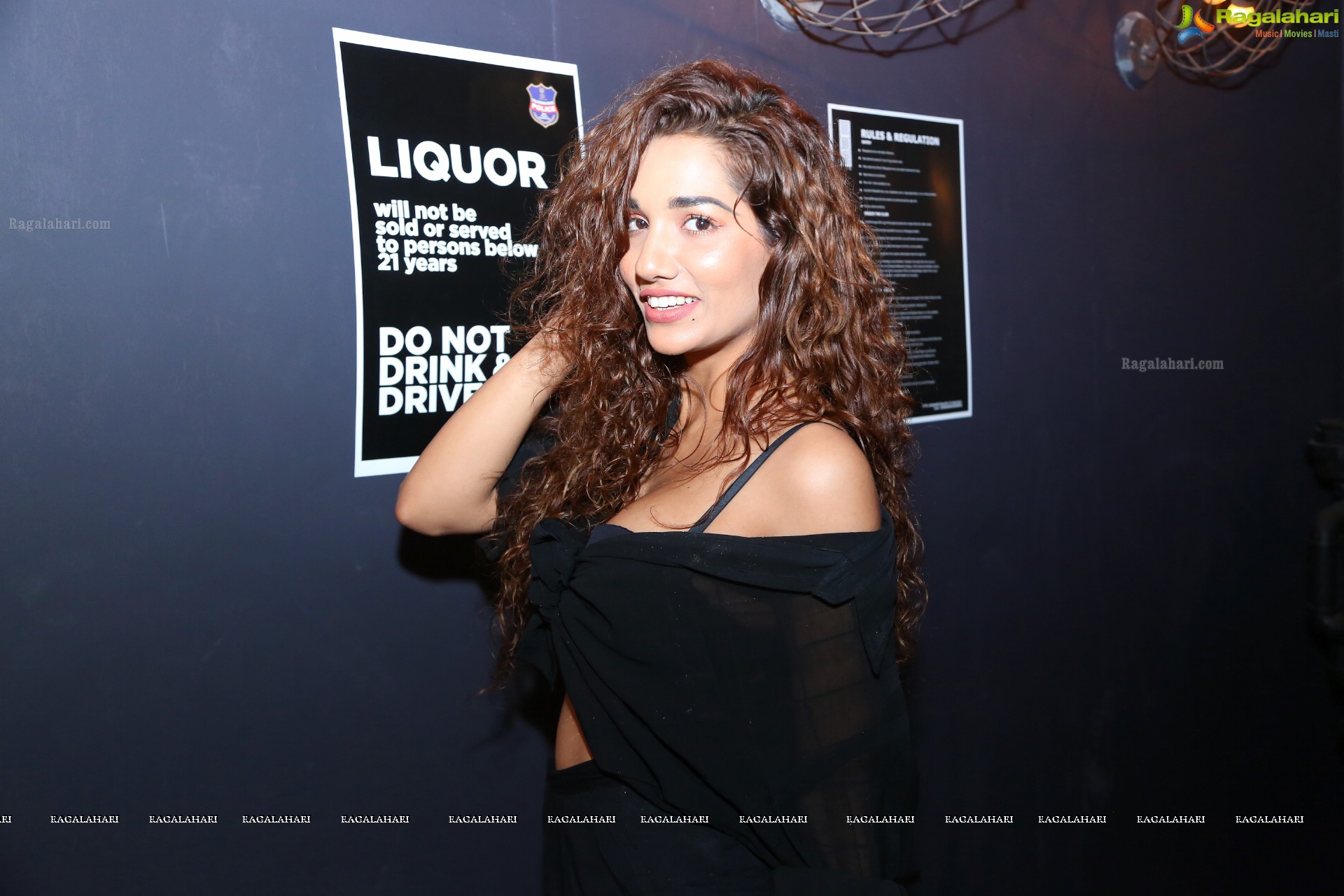 Aditi at TOT Pub, Hyderabad (High Definition)