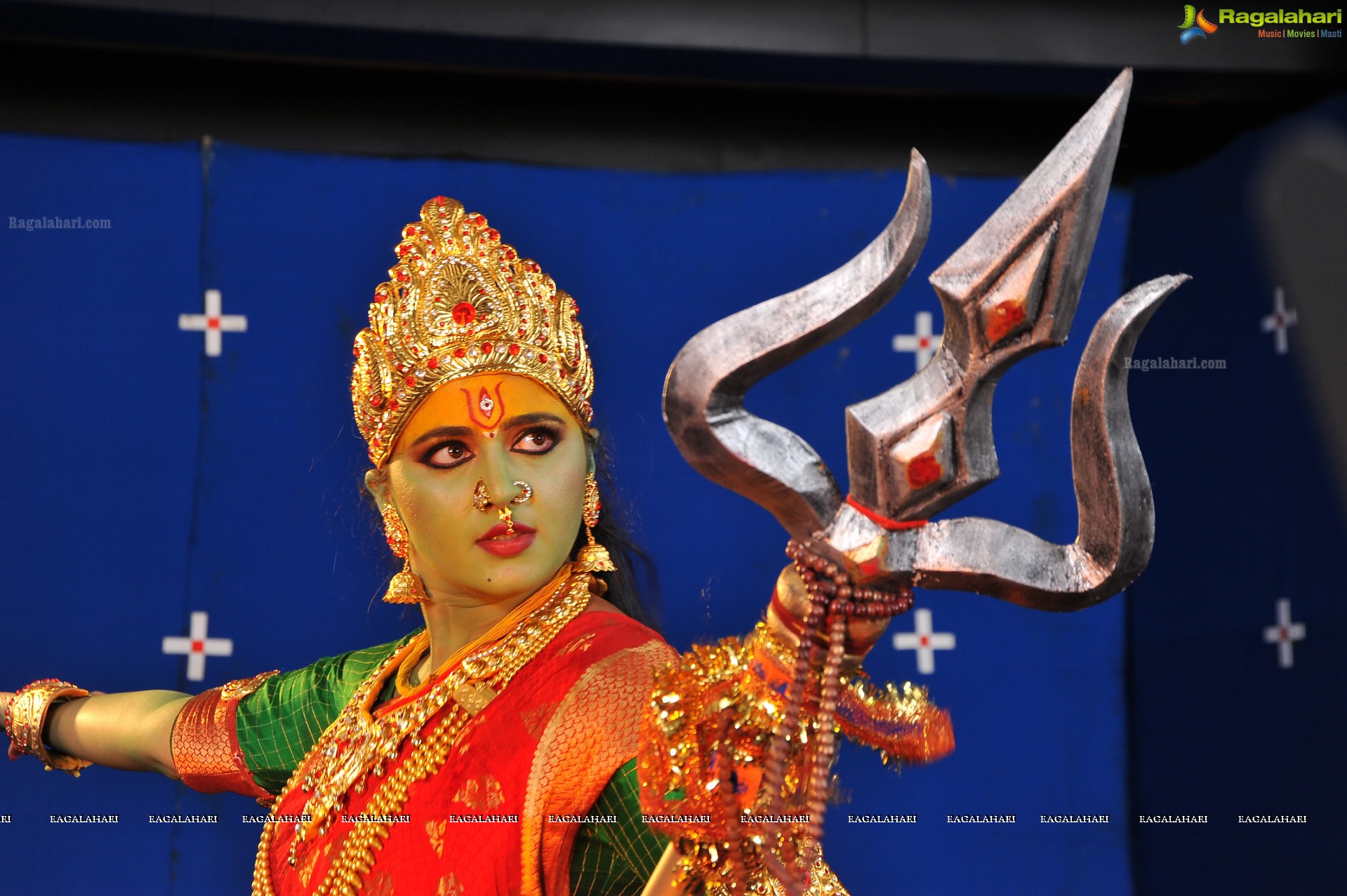 Anushka Shetty in Om Namo Venkatesaya (High Definition)