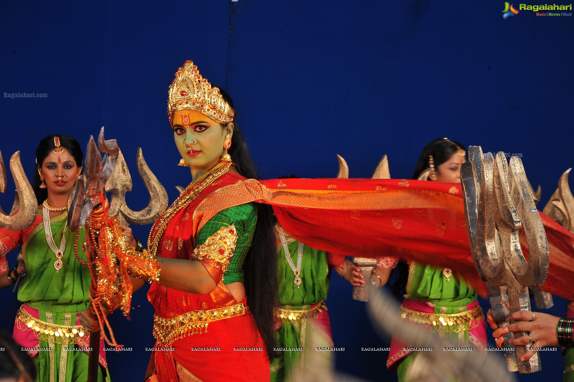 Anushka Shetty in Om Namo Venkatesaya (High Definition)