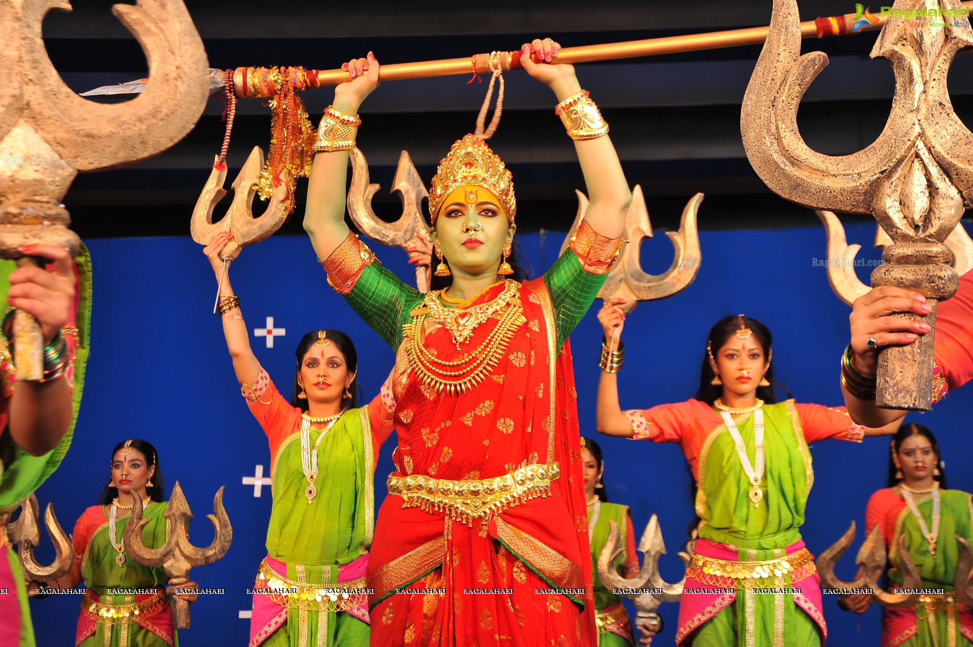 Anushka Shetty in Om Namo Venkatesaya (High Definition)