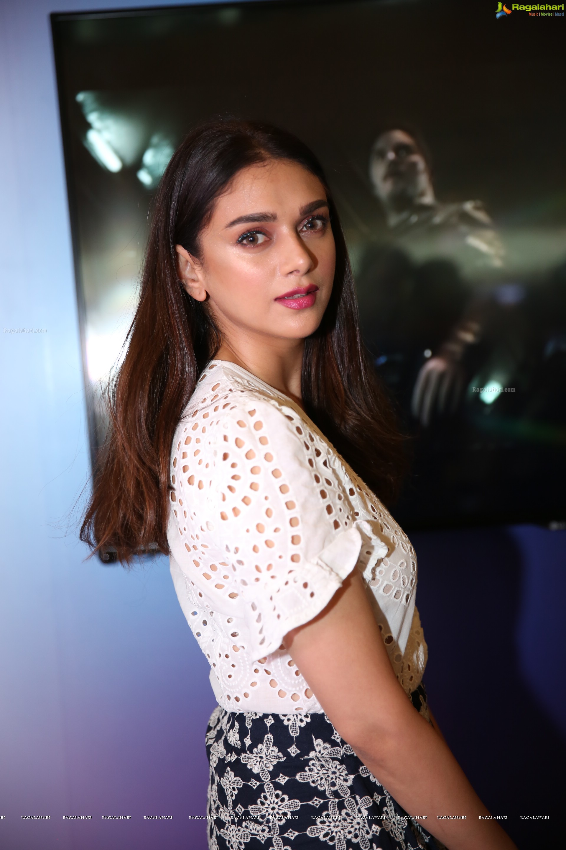 Aditi Rao Hydari at OnePlus 6 Launch (High Definition)