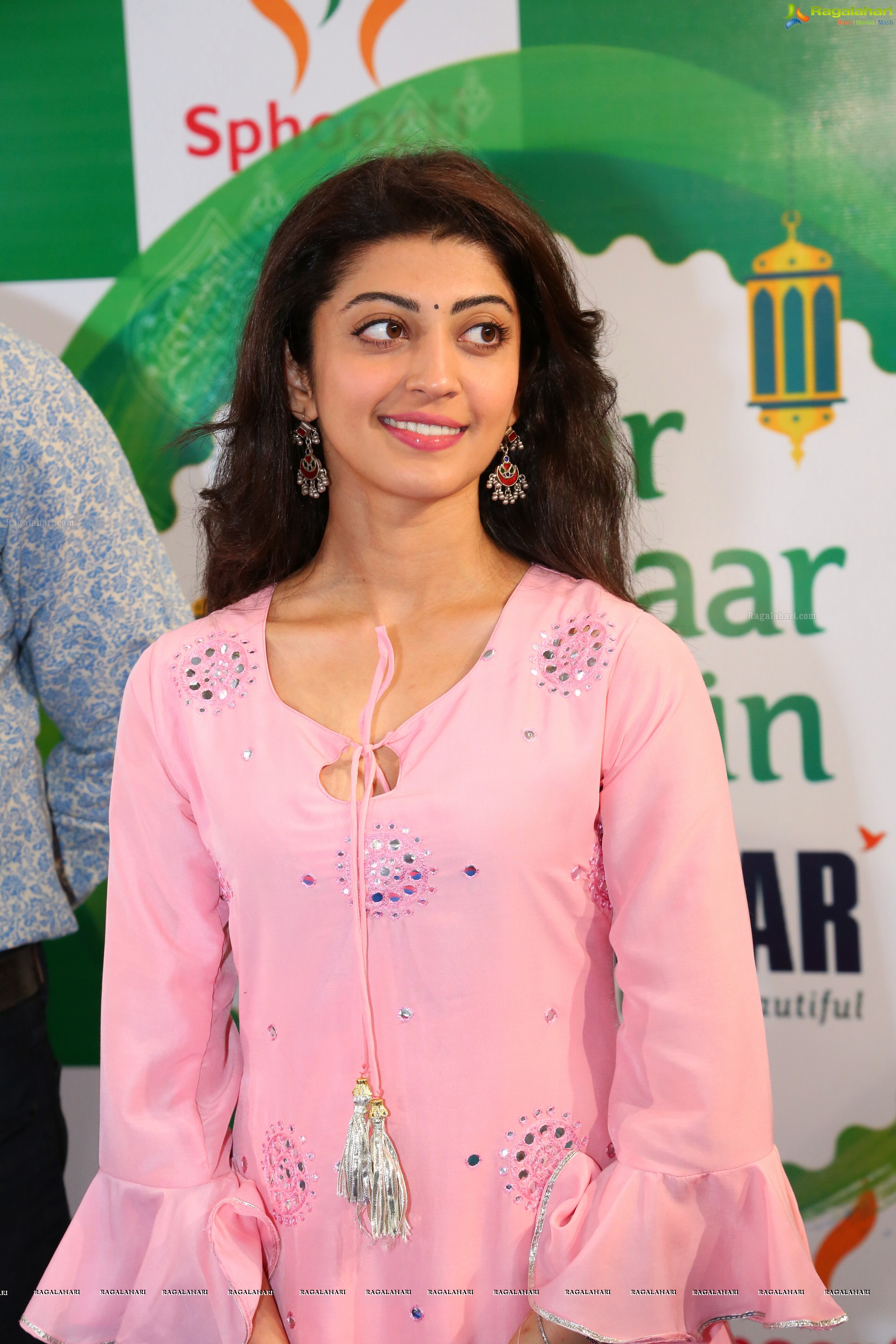 Pranitha Subhash at Big Bazaar (High Definition)