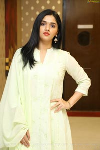 Kaali Actress Sunainaa